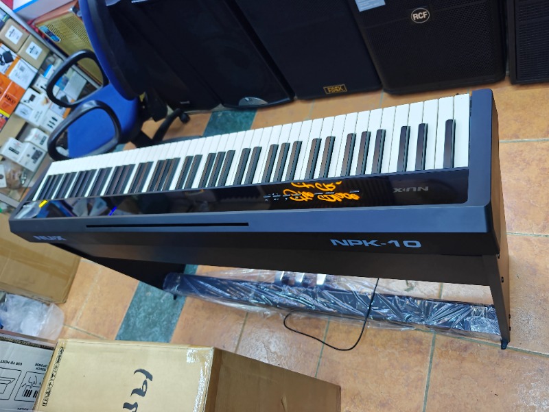 NUX NPK-10 88-Key Hammer-Action Portable Digital Piano